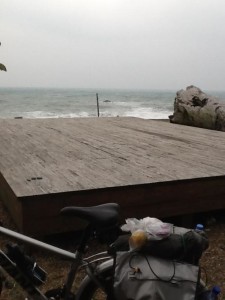 possible free camping spot on the ocean just south of Xuhai